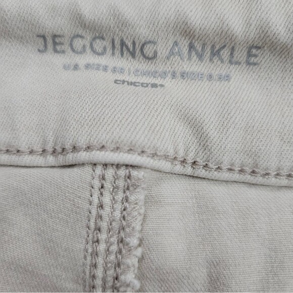 Chico's Jeggings Women’s 30x25.5 Ivory Pull On Ankle Button Detail Skinny GUC - Picture 2 of 7